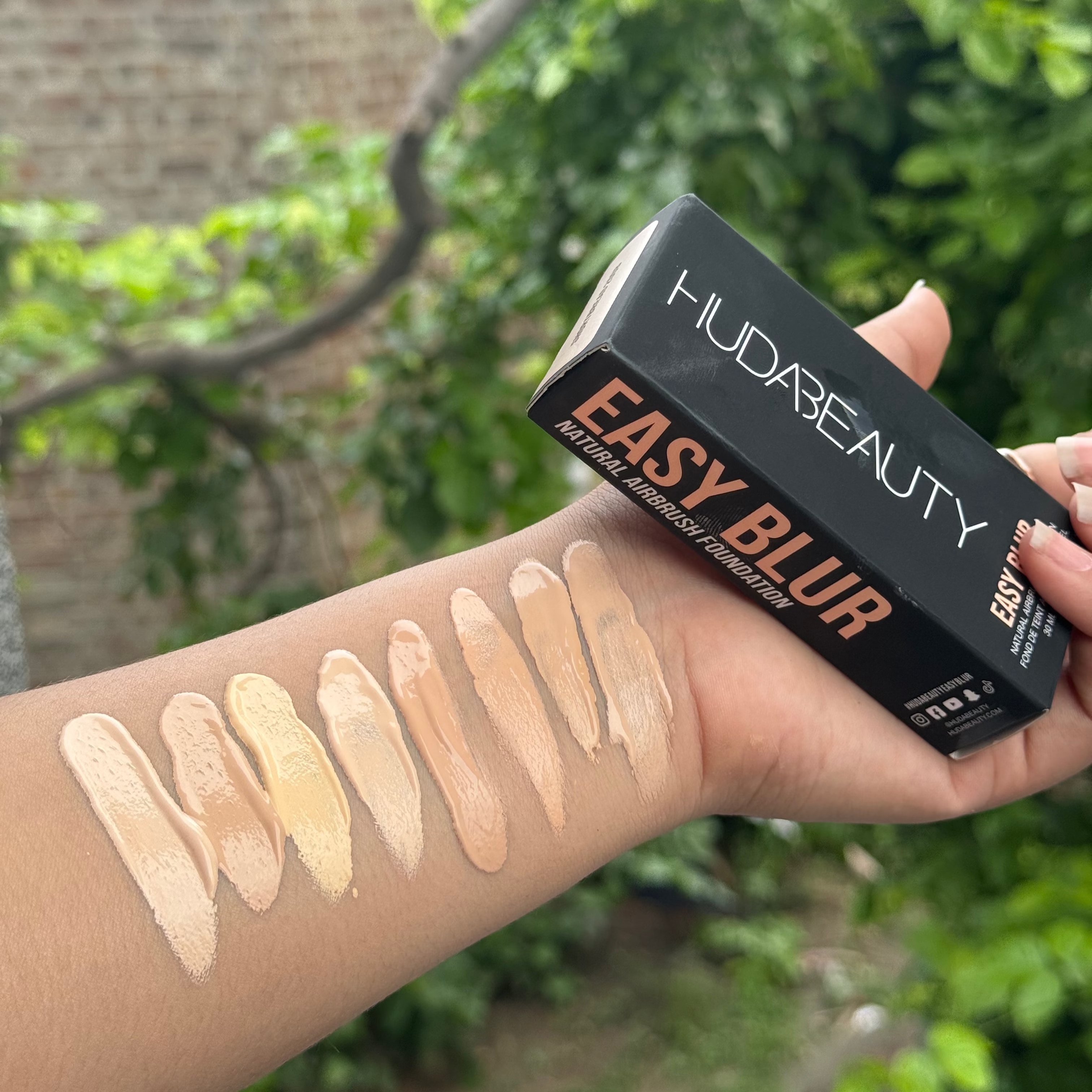 HUDA BEAUTY Easy Blur Natural Airbrush Foundation With Niacinamide