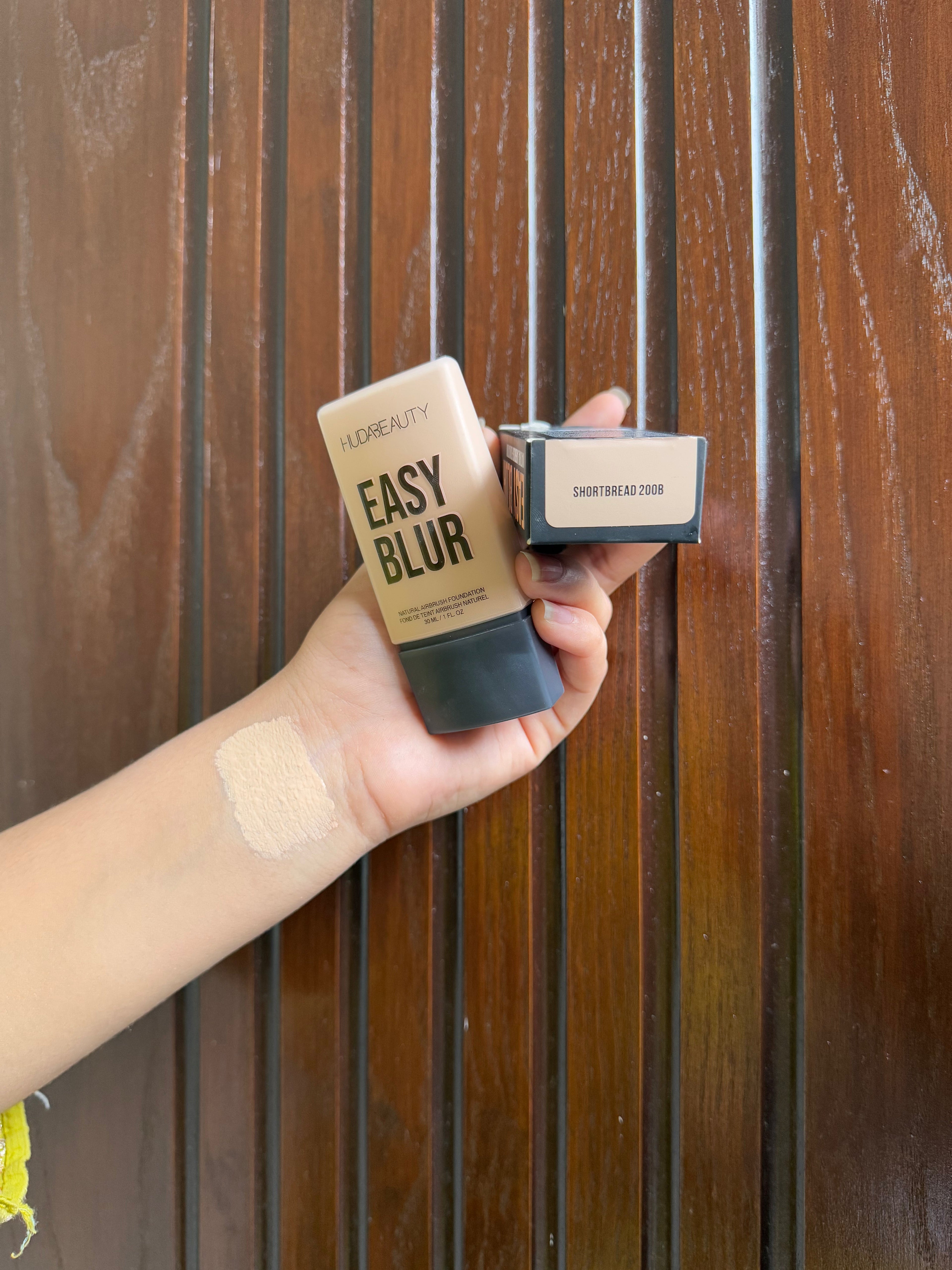 HUDA BEAUTY Easy Blur Natural Airbrush Foundation With Niacinamide